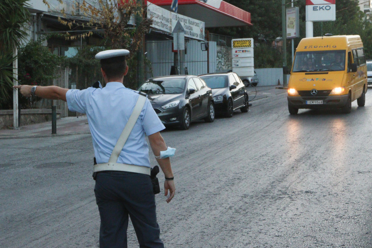 Σύλληψη οδηγού σχολικού λεωφορείου στη Θεσσαλονίκη λόγω οδήγησης χωρίς άδεια