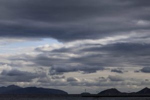 Θέμα Καιρού σε Όλη την Ελλάδα με Τοπικές Βροχές και Αύξηση Θερμοκρασίας